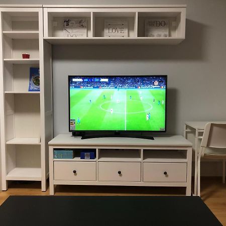Your Home - Central Studio Apartment, Balcony, Parking & Self Check-In VNO Exteriör bild