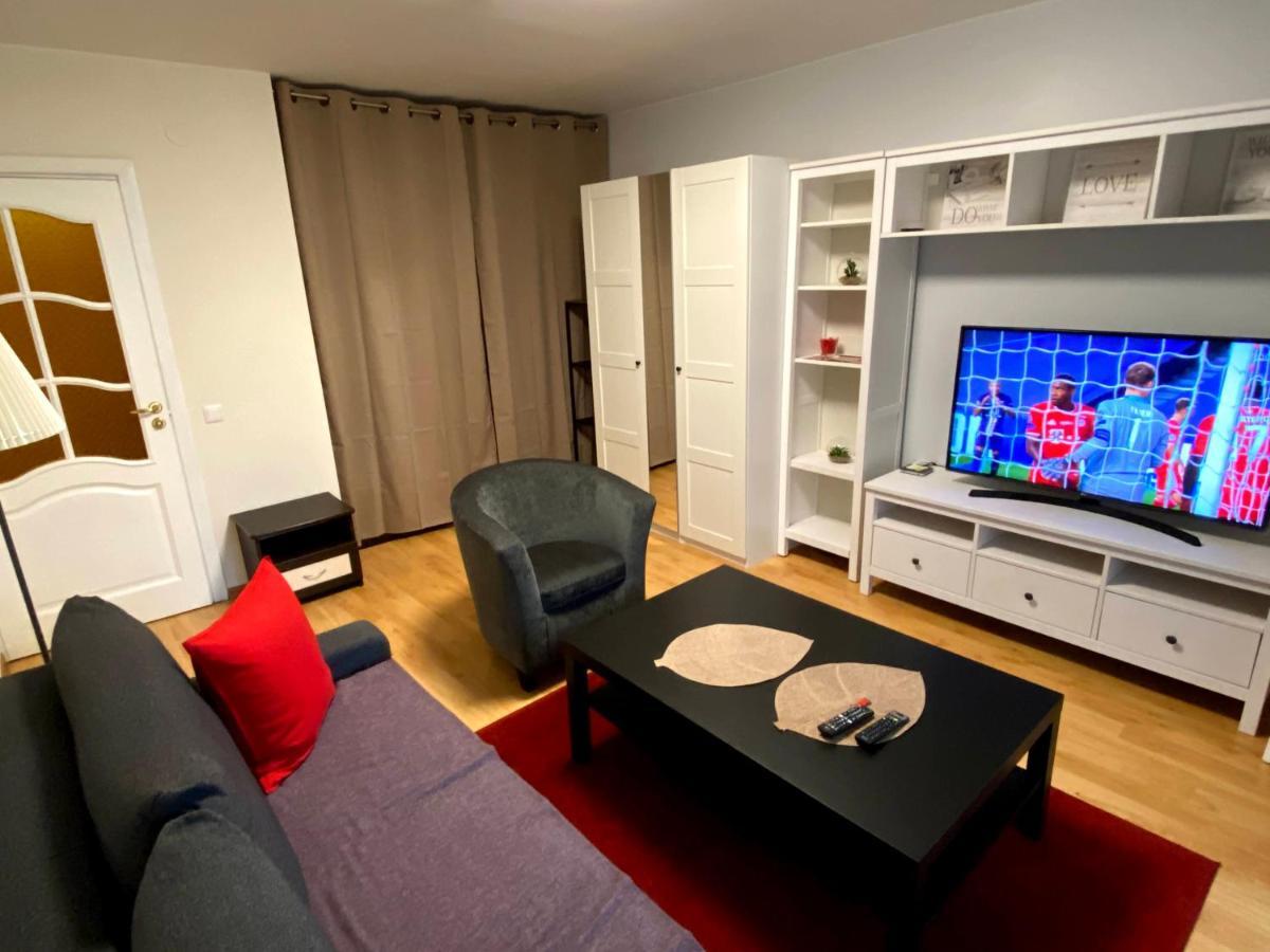 Your Home - Central Studio Apartment, Balcony, Parking & Self Check-In VNO Exteriör bild