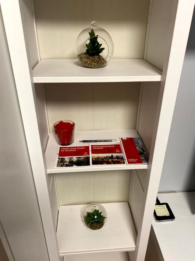 Your Home - Central Studio Apartment, Balcony, Parking & Self Check-In VNO Exteriör bild